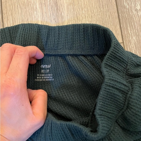 Aerie Traveler Waffle Cargo Jogger Pants in Forest Green. Size XS. Baggy Fit - Picture 9 of 12